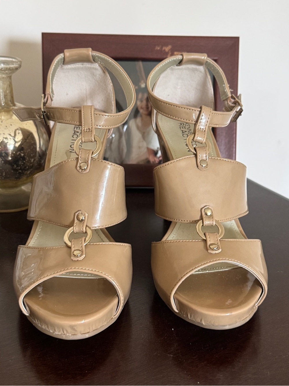 Kenneth Cole Neutral Patent Leather Platform Sandals - Beige Size 8.5